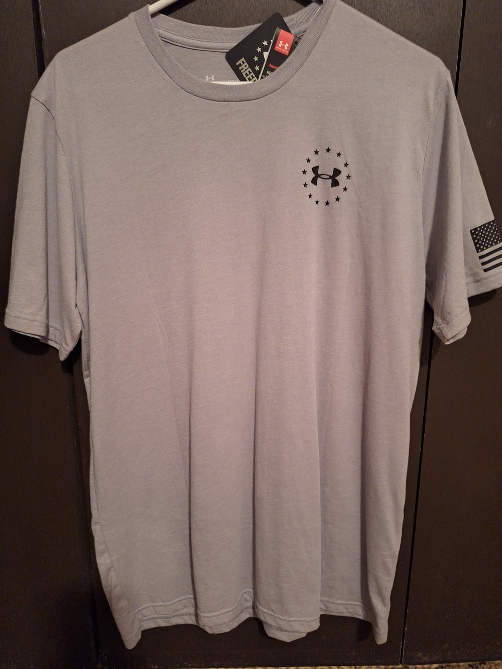 Under Armour Men’s Light Gray Short-Sleeve Performance Tee with Flag Detail